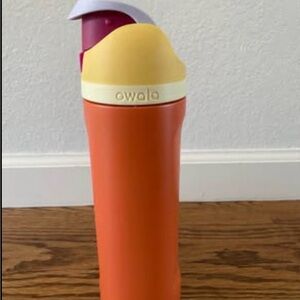 Owala FreeSip Insulated Stainless Steel Water Bottle with straw 24oz